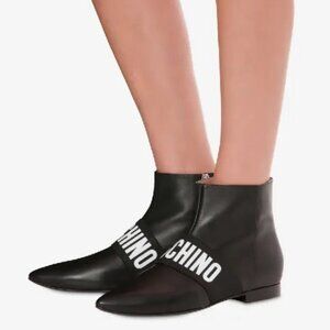 NIB Moschino boots Size US7